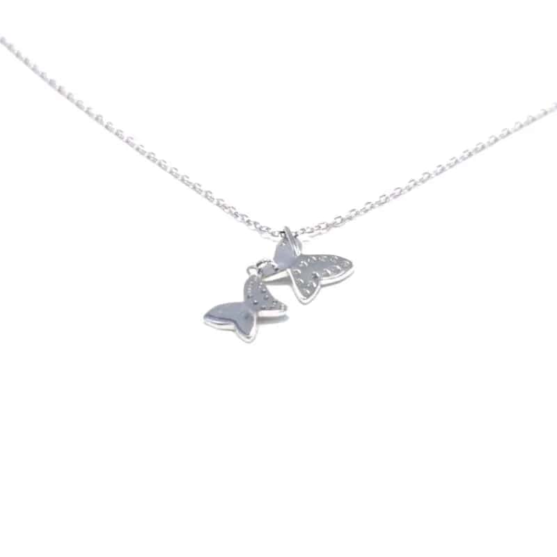 Collar de plata con colgante de mariposa y piedras blancas